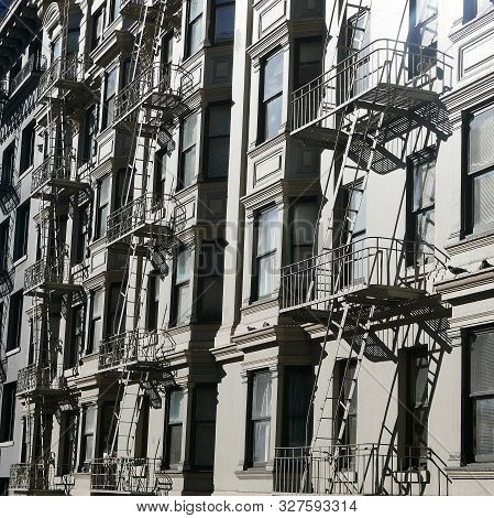 Traditionnal Firescapes Of A Building In Nyc