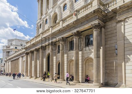 London. May 21 2019. Threadneedle Street Outside The Bank Of England In London