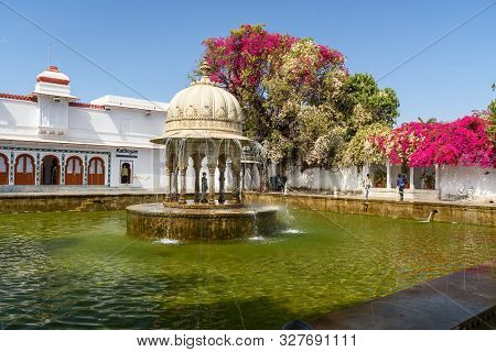 Udaipur, India - February 17, 2019: Fontain In Saheliyon Ki Bari Gardens Or Courtyard Of The Maidens