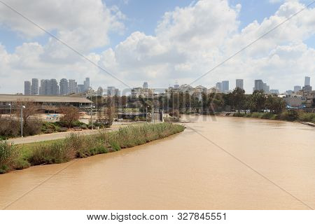 Tel Aviv, Israel - March 17, 2019: Yarkon Park With Yarkon River And Skyline In Tel Aviv. Yarkon Par