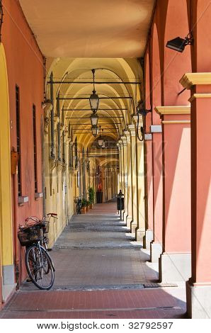 Gasse. Cento. Emilia-Romagna. Italien.