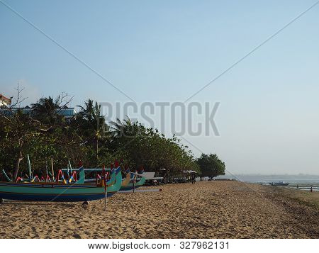 Denpasar, Indonesia - August 22, 2019: Jukung Boats Anchored On The Sand Beach. Jukung Is A Small Wo
