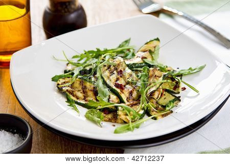 Grillad zucchini sallad