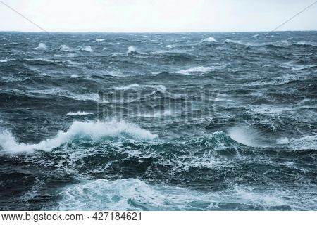Stormy Atlantic ocean at MÃ¸lin beach in Streymoy, Faroe Islands