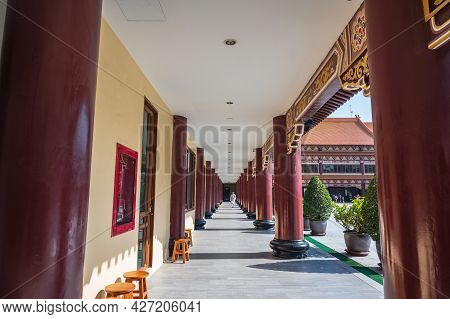 Bangkok,thailand-15 Nov 2020:unacquainted People In Foguangshan Thaihua Temple Thailand.fo Guang Sha