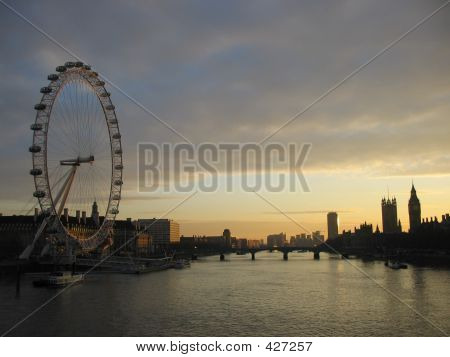 London Eye in der Abenddämmerung