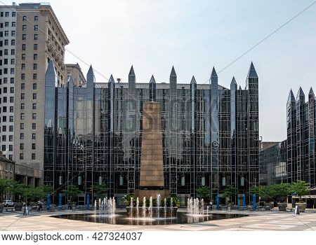 Pittsburgh, Pa - 5 July 2021: Modern Architecture In Ppg Place In Downtown Pittsburgh