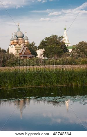 schÃ¶ne Sommerlandschaft bei einem Teich, Vladimirskiy Gebiet, Russland