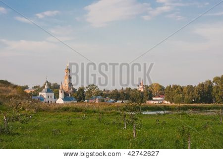 schÃ¶ne Sommerlandschaft bei einem Teich, Vladimirskiy Gebiet, Russland
