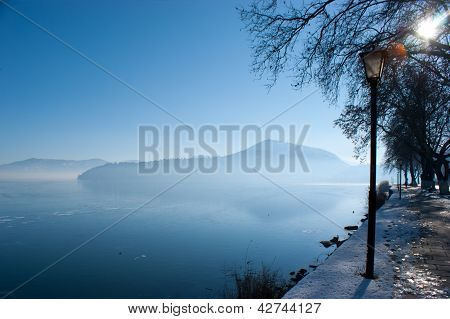 Lago ghiacciato