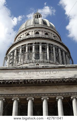 Nærbillede af kuplen på Capitolio-bygningen i Havana Cuba gennemgår Rennovation Fenruary 2013