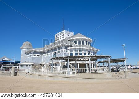 Hampton, Nh, Usa - Sep. 27, 2019: Hampton Beach State Park On Ocean Boulevard In Hampton Beach, Town