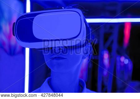 Vr, Augmented Reality, Immersive, Entertainment Concept. Woman Using Virtual Reality Headset And Loo