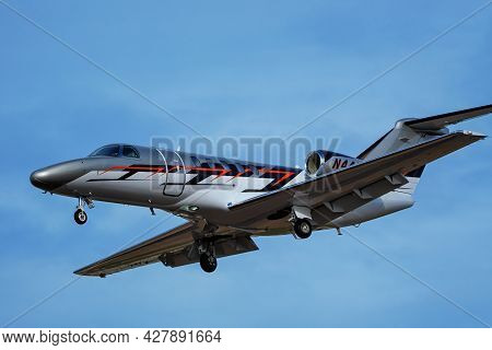 Centennial, Usa-october 17: Cessna 525c Citationjet Flies On October 17, 2020 At Centennial Airport 