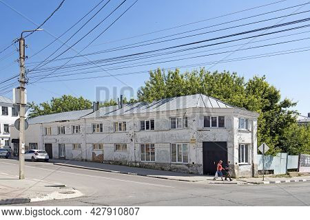 Yelets, Lipetsk Region, Russia - July 2021, Old Two-storey House On Oktyabrskaya Street
