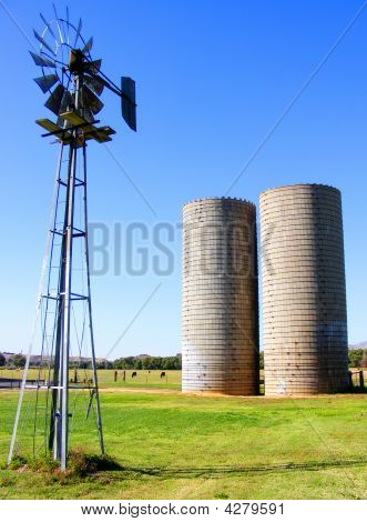 Silo ve yel değirmeni