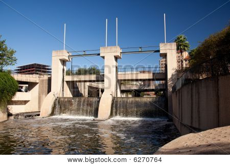 Diga sul fiume a San Antonio
