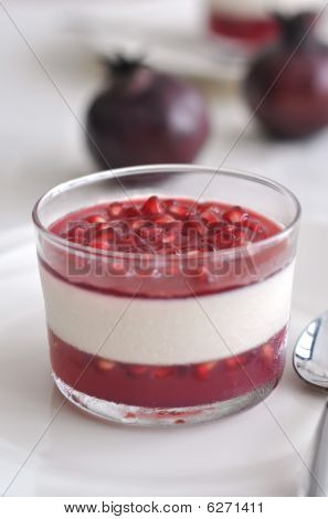 Pannacotta con gelatina di melograno