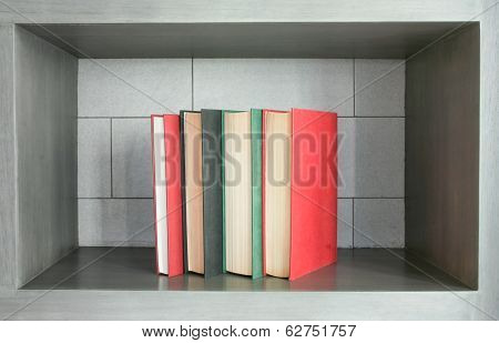 book vertical arrangement decor