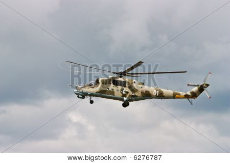 Elicottero Gunship In volo