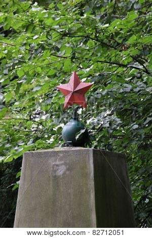 Red Star On Memorial