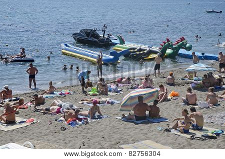 Attraction On The Water - Riding On Water Banana
