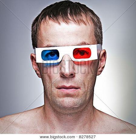 Mand med 3D-briller