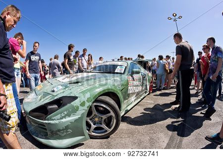 Audience Drift Show With Interest In Visiting Powerful Cars