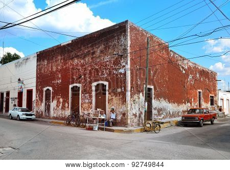 Valladolid, Mexico - Marz 6, 2014: Locals In Front Of Building. Old Part Od The City.