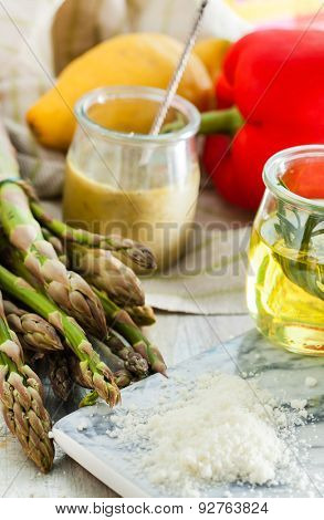 green asparagus with dressing