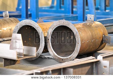 Steel structures of large diameter steel pipes