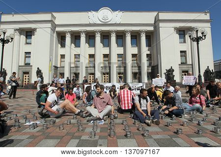 Kiev Ukraine - July 5 2016: Public activists rattling the cups of prison to parliament voted for arrest an escaped politician Alexander Onishchenko in Russia near the building of the Verkhovna Rada of Ukraine