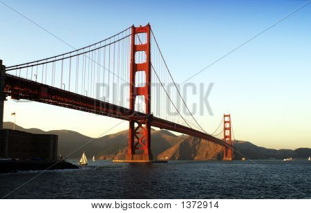 Golden Gate Bridge bei Sonnenaufgang
