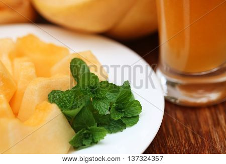 Juice of cucumis melo or muskmelon with green mint leaves
