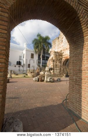 Ruinas де больница Сан Николас де Бари