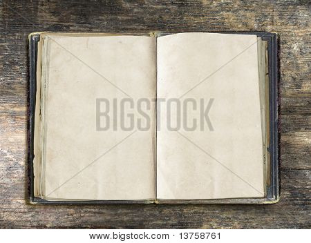 Vintage livro, aberto, na mesa de madeira velha, com traçado de recorte