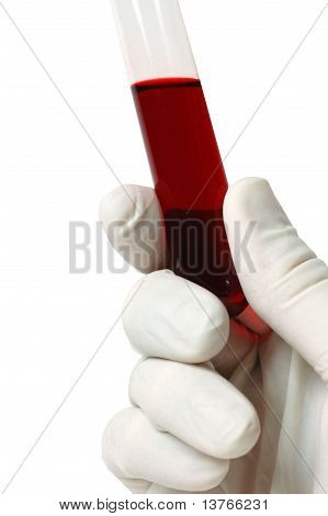 Hand halten ein Reagenzglas