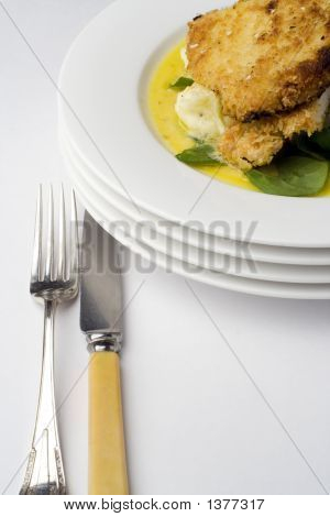 Cotoletta di pollo; Con coltello e forchetta