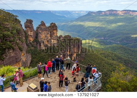 BLUE MOUNTAINS AUSTRALIA - APRIL 23: Visitors observing landscape from platform at Blue mountains national park on April 2016