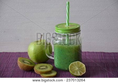 Fresh Mixed Apple And Lemon Kiwi Smoothie In Mason Jar, Healthy Eating, Superfoods.