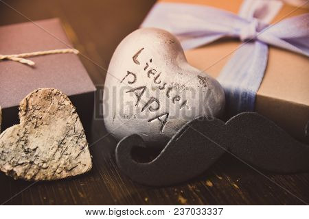 Dearest Das German Letter Happy Fathers Day Present Gift Hipster Vintage Man Table