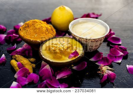Chana,haldi,limbo & Milk  Ka Ubtan Or Ayurvedic Face Pack Of Turmeric, Lemon,gram Flour & Milk On Wo