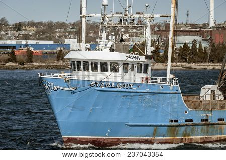 New Bedford, Massachusetts, Usa - April 20, 2018: Clammer Starlight Heading To Sea From New Bedford