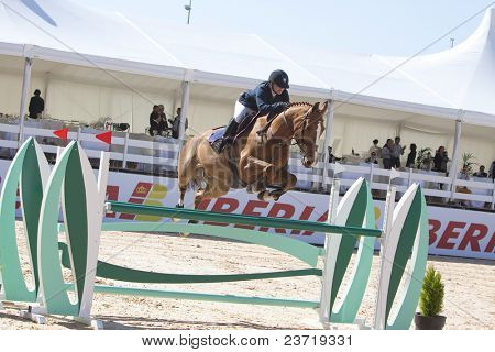 VALENCIA, Spagna - 8 maggio: Il pilota Squibb, cavallo Rusty, Gran Bretagna nel Global Champions Tour Valen
