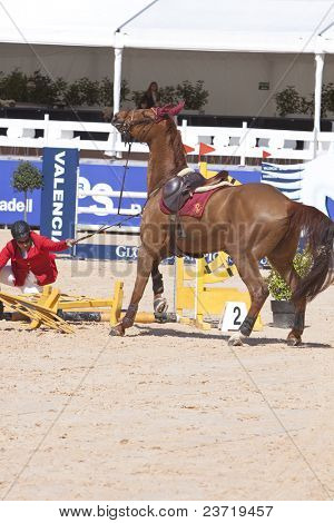 VALENCIA, Španělsko - 8. května: Rider Grimaldi, koně Art Nouveau, Itálie v globální Champions Tour Valen