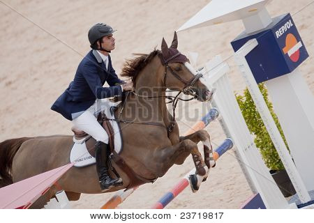 VALENCIA, Hiszpania - 8 maja: Brazylia Rider Pessoa, koń Palouchin de Lingny, w globalnym Tou mistrzów