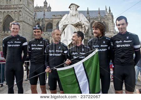 Rapha 神鹰锋利 (rcs) 下流的埃克塞特大教堂前开始游的不妥 2011