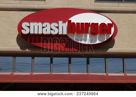 Dayton - Circa April 2018: Smashburger Fast Casual Restaurant Location. Smashburger Is Part Of Jolli