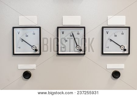 Relay Protection System. Bay Control Unit. Medium Voltage Switchgear