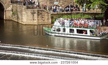 Bath, England. 4th July, 2015:  The Weir And Boat Full Of Tourist In  River Avon,  Bath Somerset Eng
